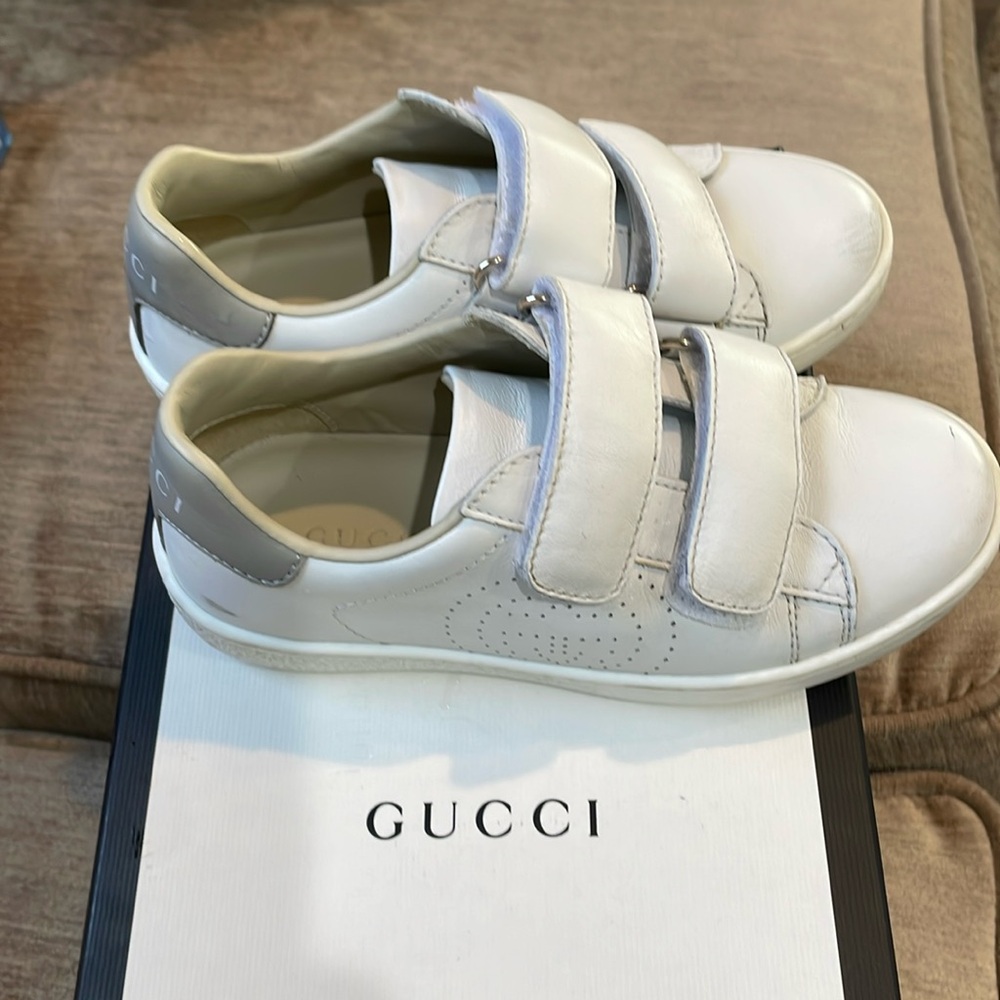 White Gucci Sneeaker